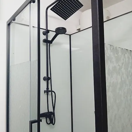 Floki In The Center Daire *